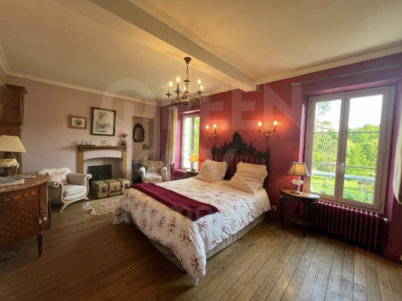 Maison - 211 m² - 7 pièces