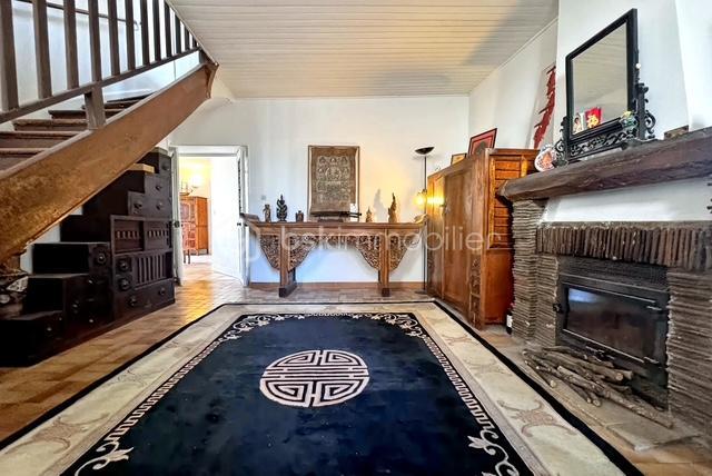 Maison - 260 m² - 9 pièces