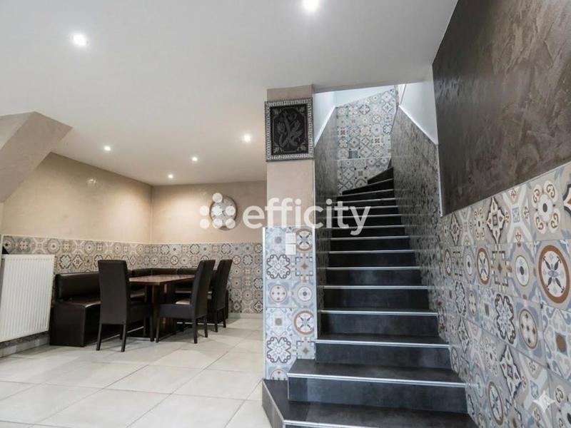 Appartement - 270 m² - 11 pièces