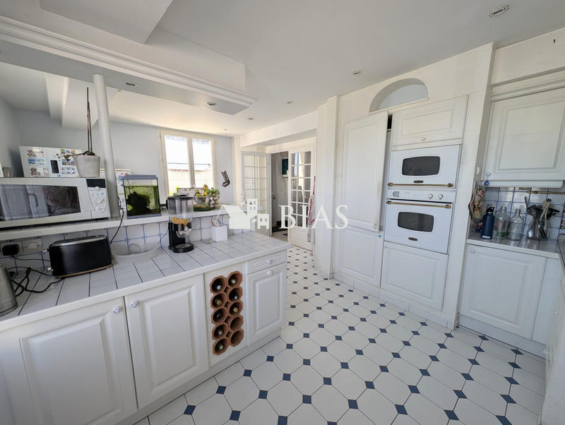 Maison ancienne - 252 m² - 7 pièces