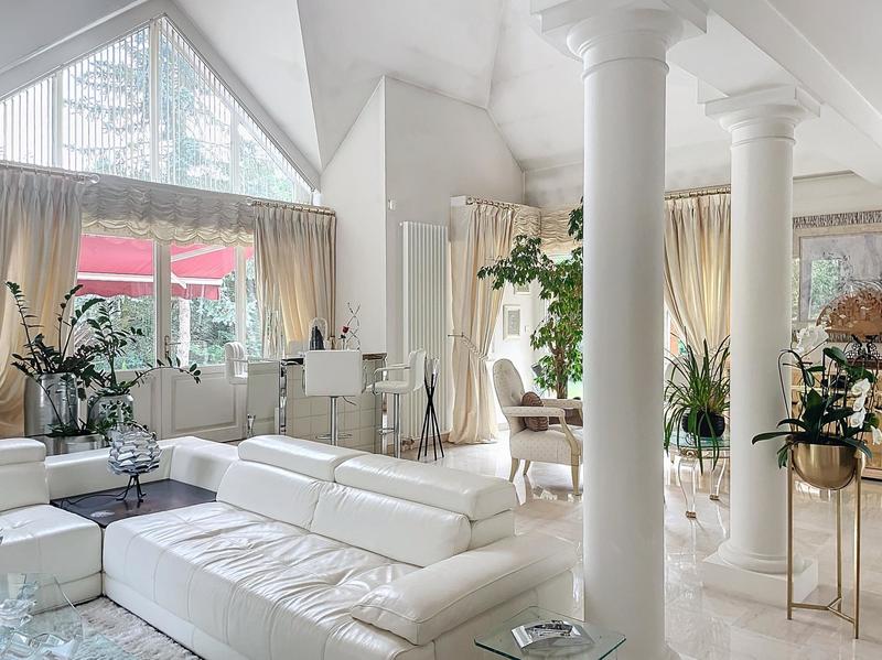 Maison - 242 m² - 7 pièces