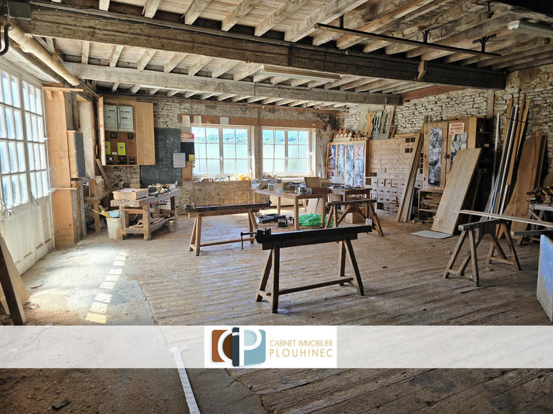 Maison - 332 m² - 9 pièces