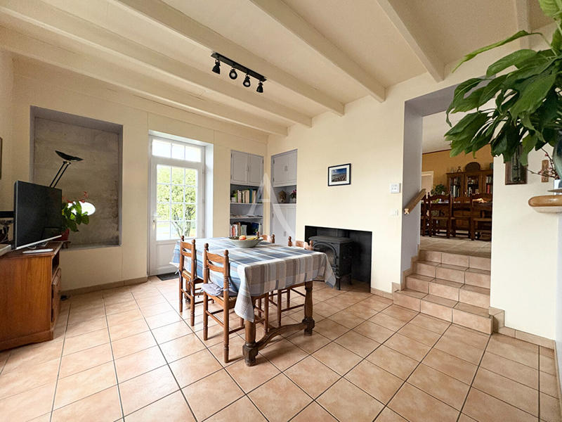 Maison - 247 m² - 8 pièces