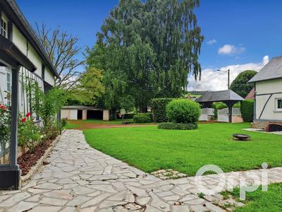 Maison - 275 m² - 10 pièces