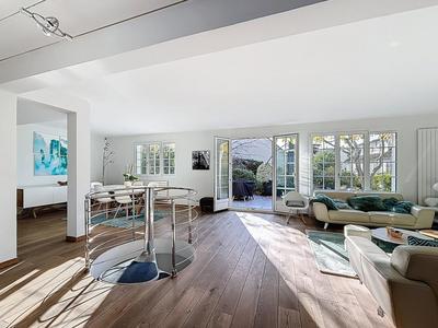 Maison - 228 m² - 7 pièces