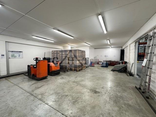 Entrepôt - 3 167 m²
