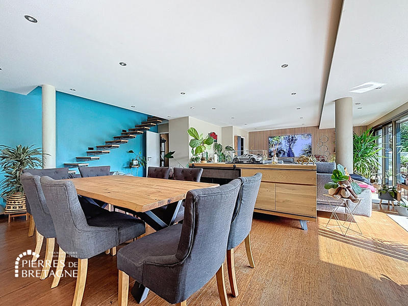 Villa - 221 m² - 8 pièces