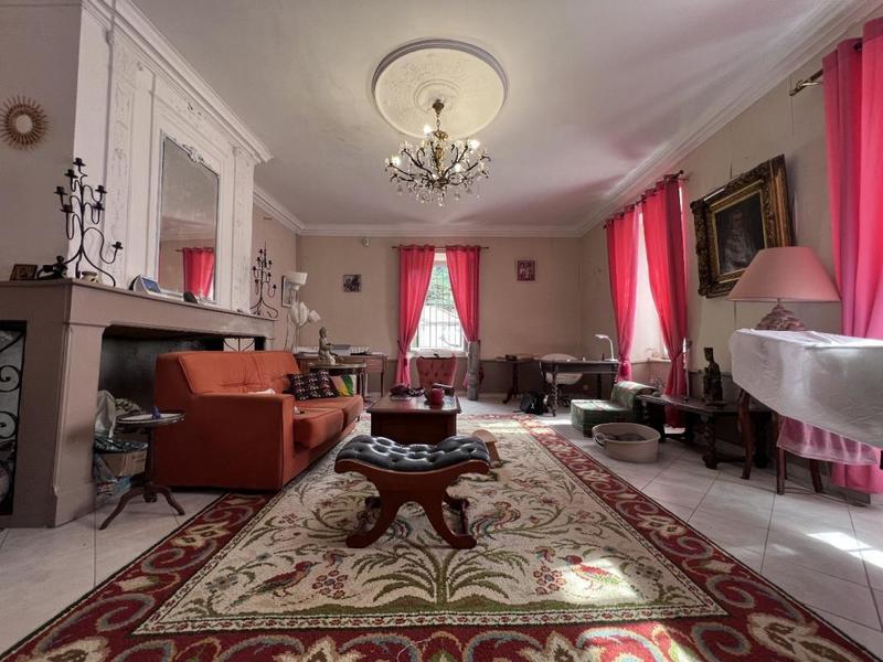 Maison - 275 m² - 10 pièces