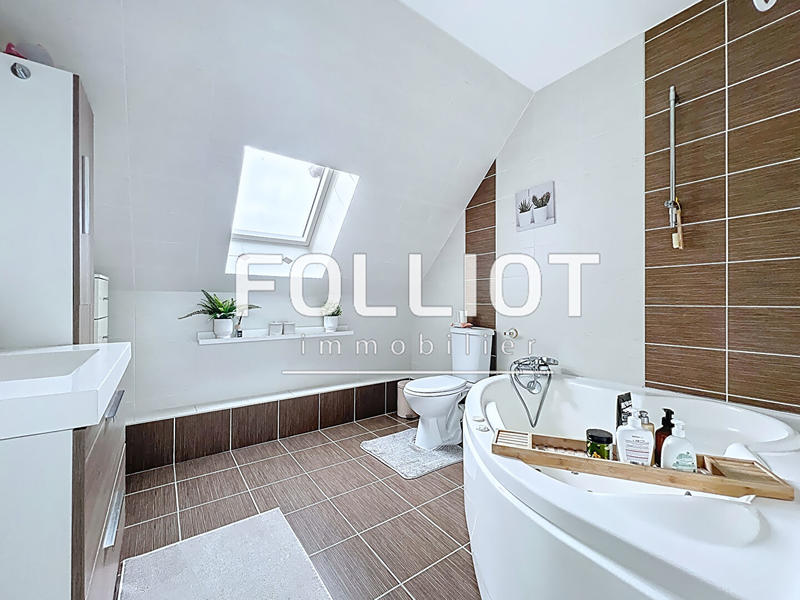 Maison - 162 m² - 8 pièces