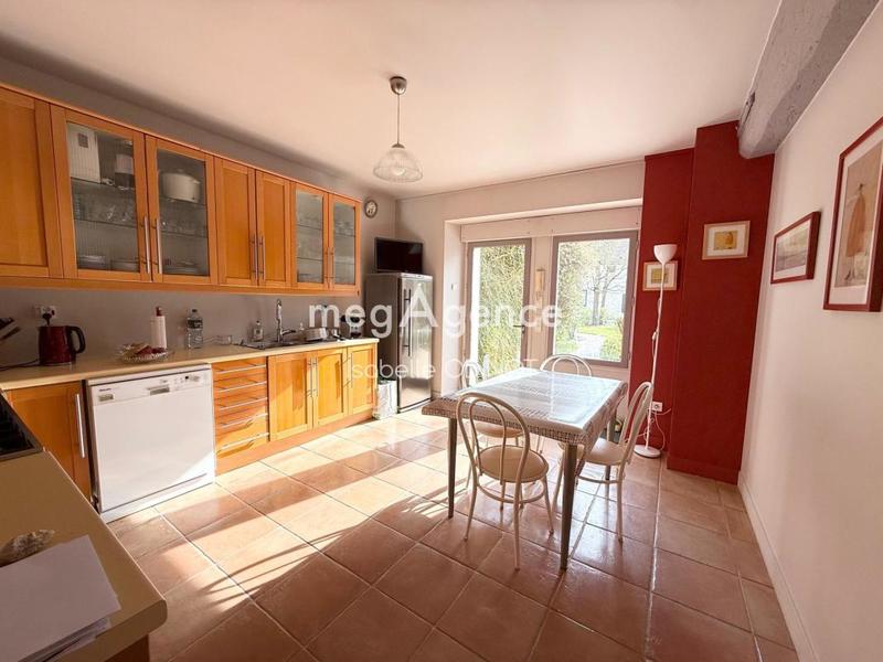 Maison - 210 m² - 7 pièces