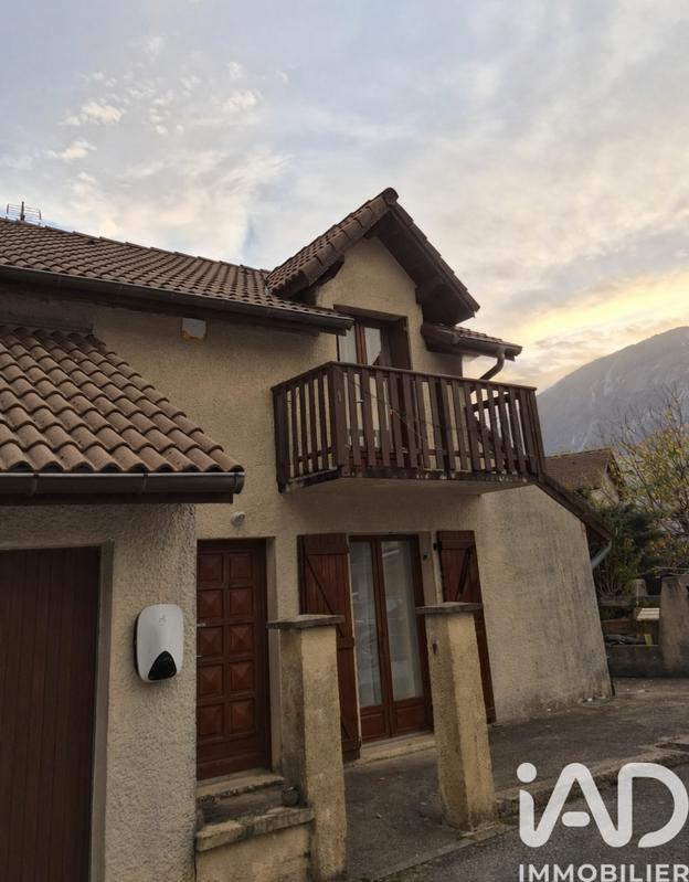 Maison - 102 m² - 4 pièces