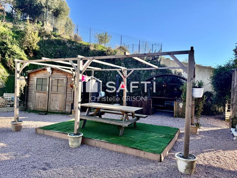 Maison - 220 m² - 5 pièces