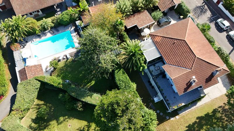 Maison - 230 m² - 7 pièces