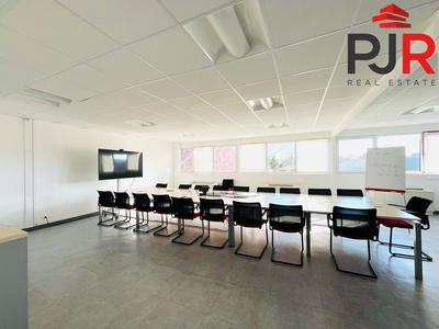 Bureau - 597 m²