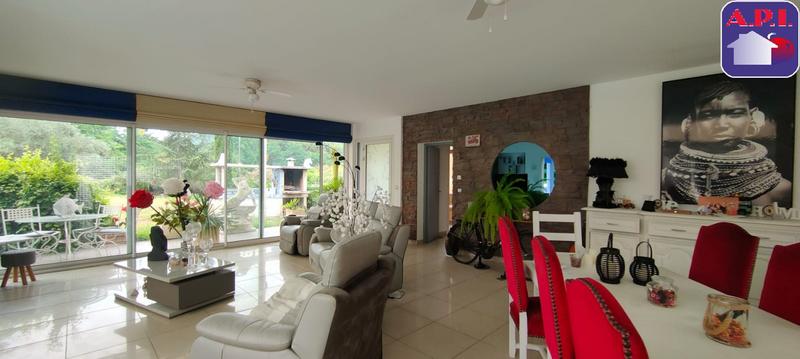 Maison - 180 m² - 4 pièces