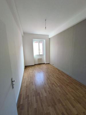 Appartement - 77 m² - 4 pièces