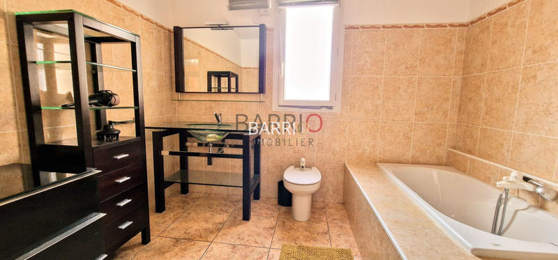 Villa - 237 m² - 10 pièces