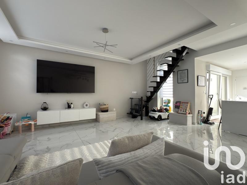 Maison - 98 m² - 4 pièces