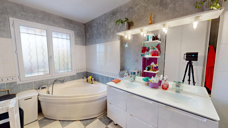 Maison - 150 m² - 7 pièces