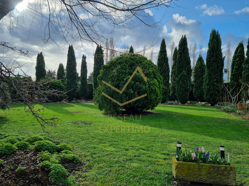 Maison - 223 m² - 12 pièces