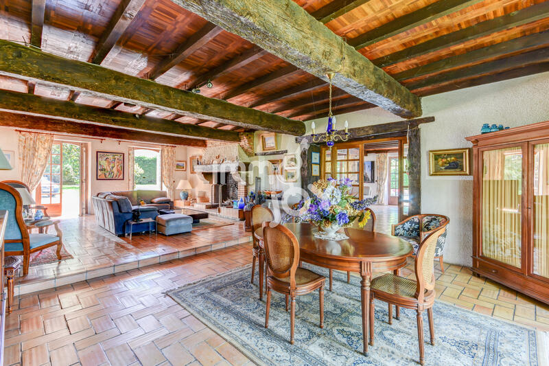 Maison - 450 m² - 8 pièces