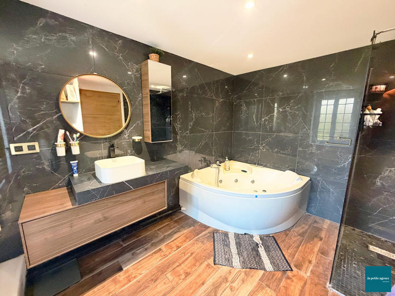 Maison - 166 m² - 7 pièces