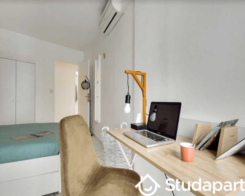 Chambre - 120 m² - 1 pièce