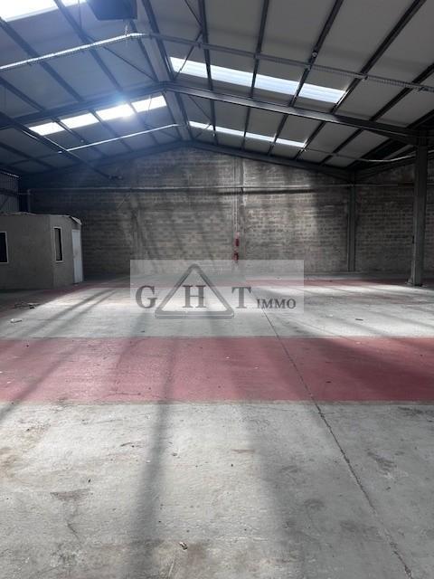 Entrepôt - 1 100 m²