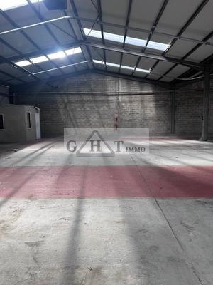 Entrepôt - 1 100 m²