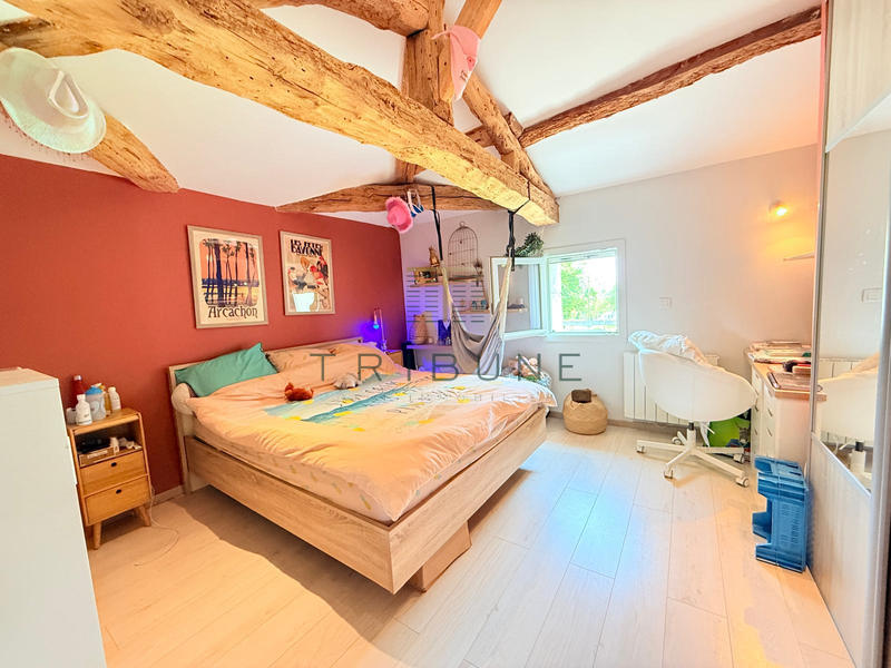 Maison - 235 m² - 8 pièces