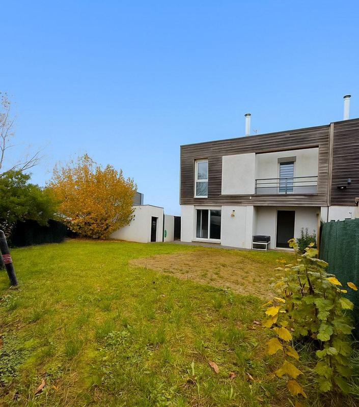 Maison - 99 m² - 5 pièces