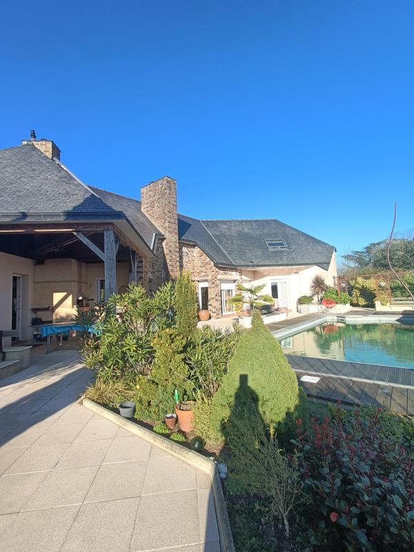 Maison - 203 m² - 5 pièces