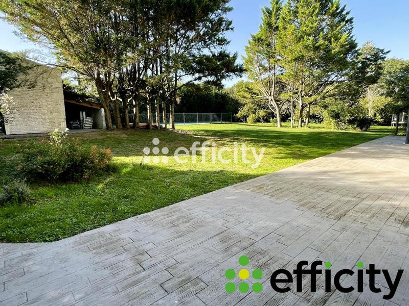 Maison de village - 360 m² - 10 pièces