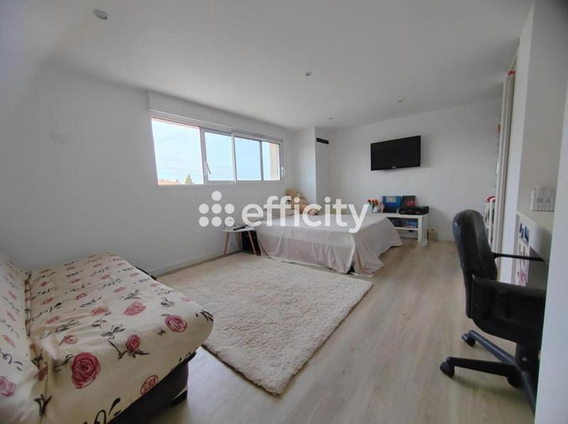 Maison - 198 m² - 6 pièces