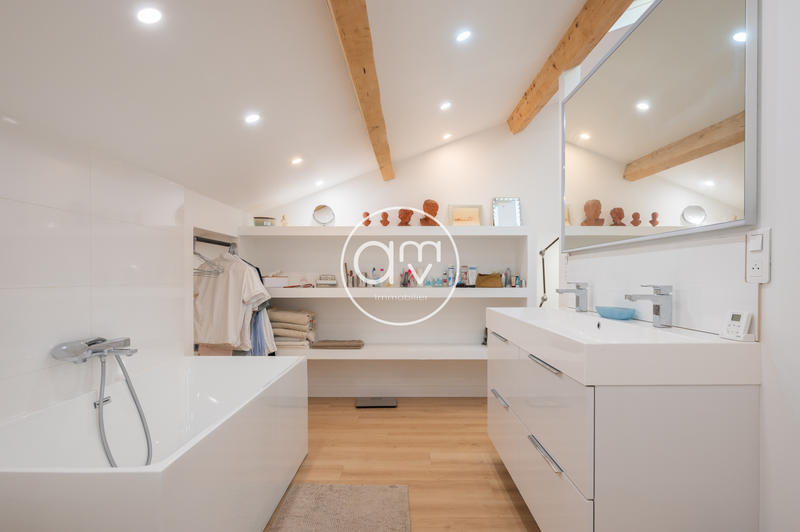 Villa - 221 m² - 5 pièces