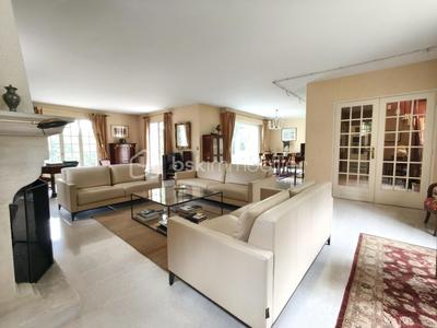 Maison - 250 m² - 10 pièces