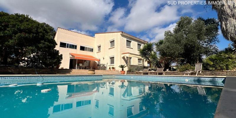 Mas - 300 m² - 7 pièces