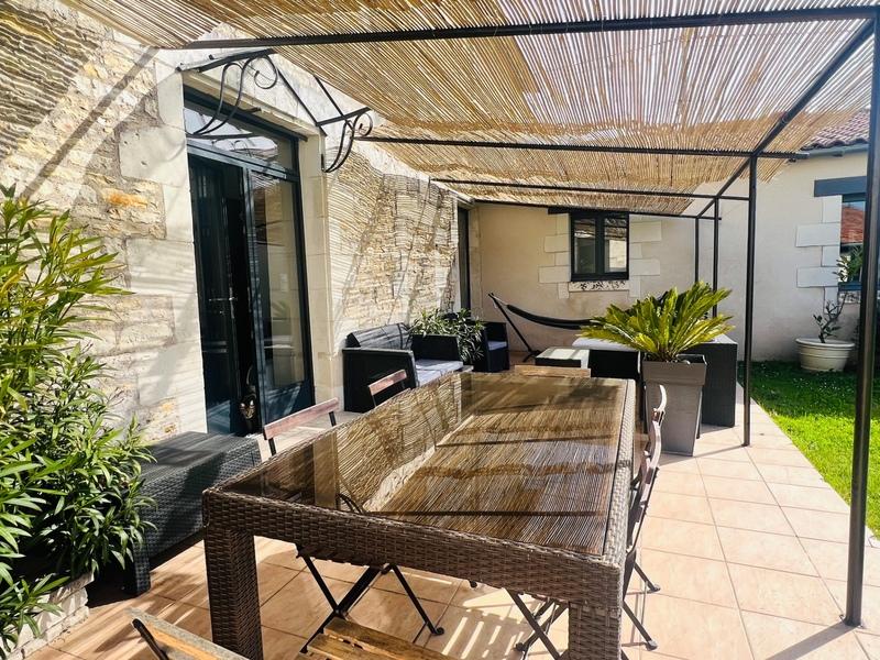 Propriété - 315 m² - 9 pièces