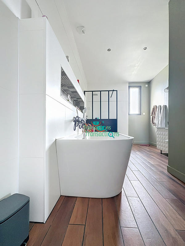 Maison contemporaine - 167 m² - 6 pièces