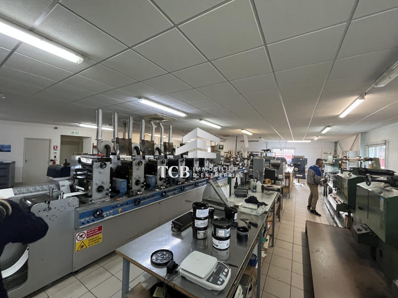 Local d'activités - 408 m²