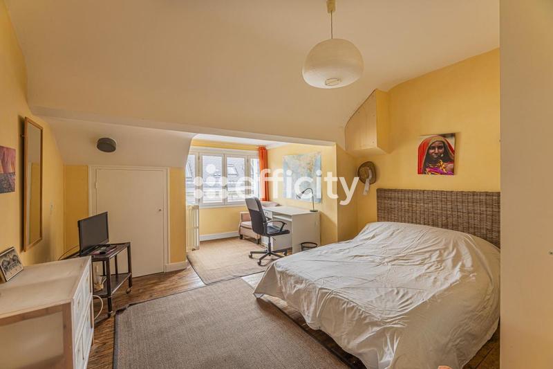 Maison - 143 m² - 7 pièces