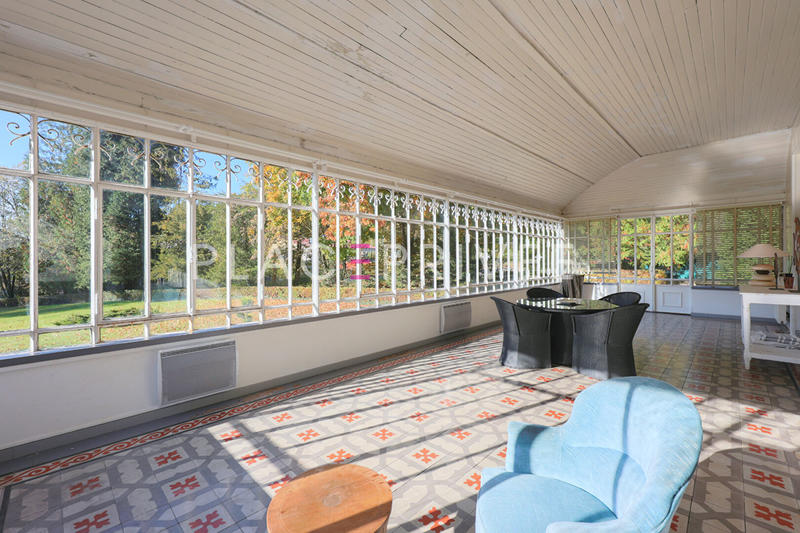 Demeure - 705 m² - 24 pièces