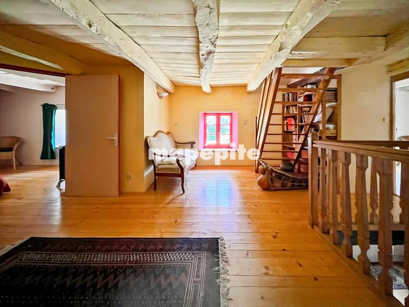 Maison - 1 275 m² - 19 pièces