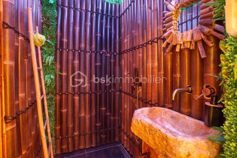 Villa - 254 m² - 10 pièces