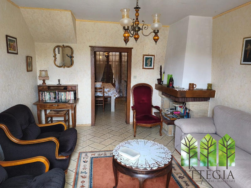 Maison - 246 m² - 13 pièces