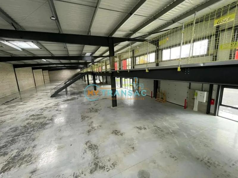 Local d'activité / Entrepôt - 378 m²