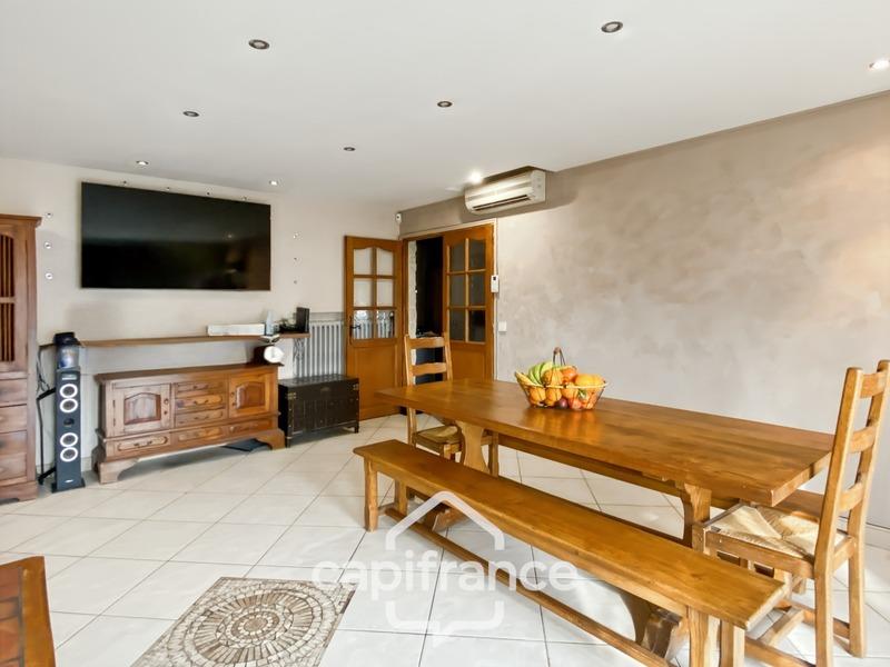 Maison - 223 m² - 8 pièces