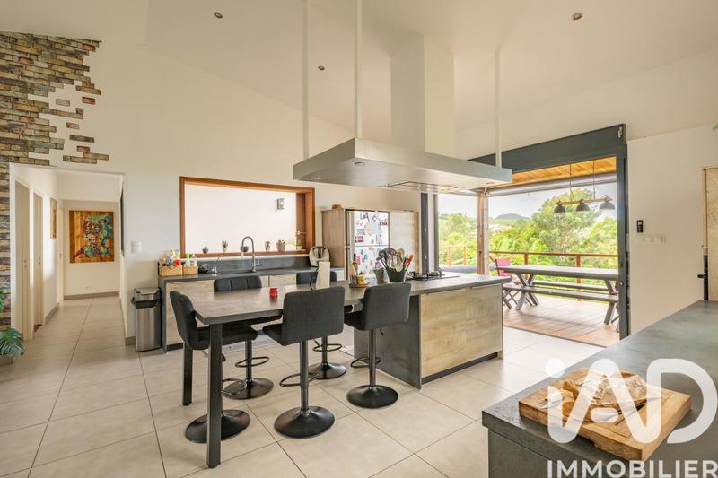 Maison - 130 m² - 4 pièces