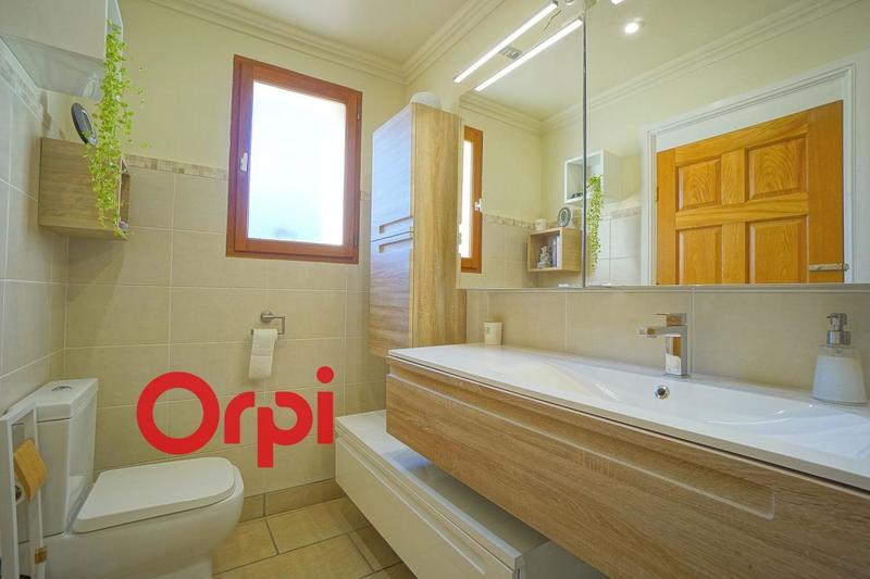 Maison - 252 m² - 9 pièces