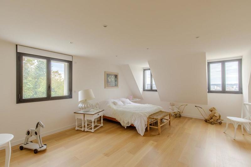 Maison - 275 m² - 9 pièces